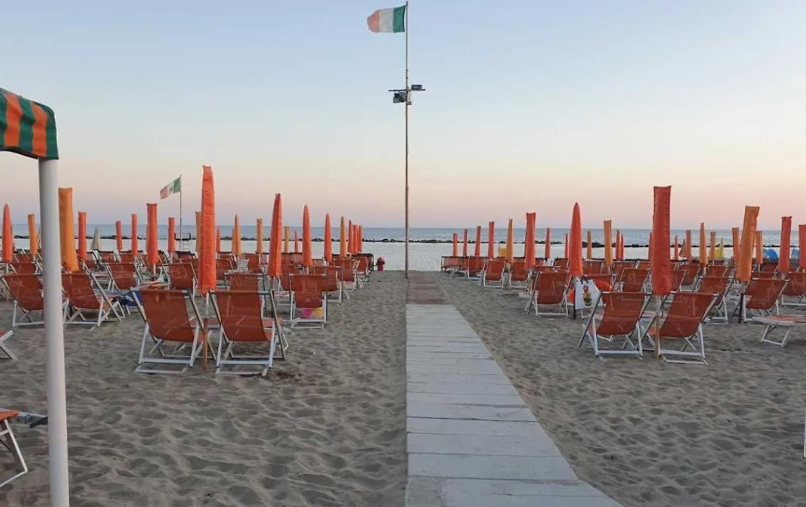 Campeggio Souvenir Marina di Massa 0*,